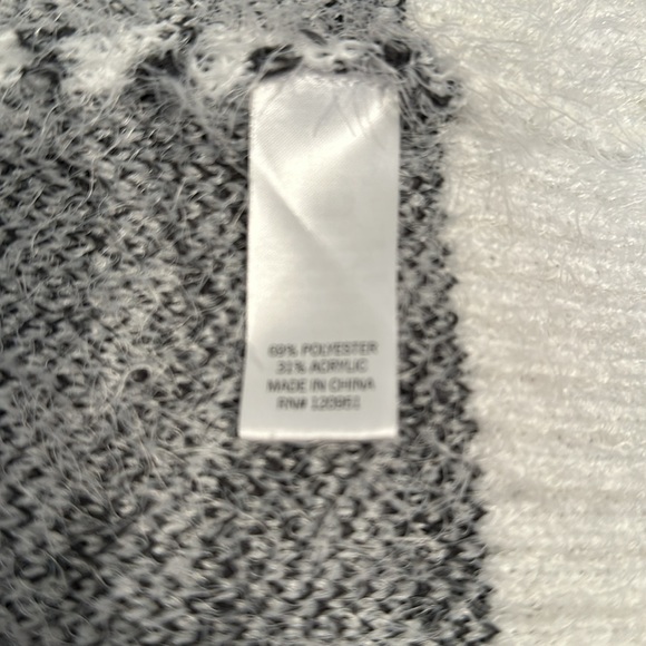 Mudd Fuzzy Zebra Cardigan with Pockets - Picture 7 of 8